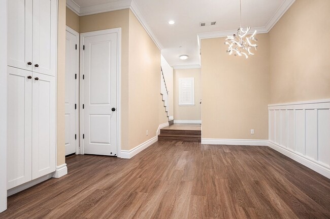 Building Photo - Beautiful Custom Townhouse In Desirable Wa...