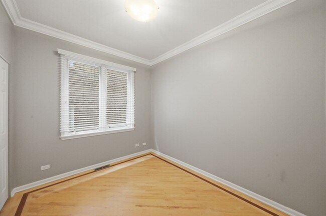 Building Photo - Beautiful and Spacious 2 bedroom, 2 Bathroom Located