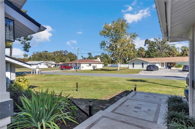 Building Photo - 1542 SE Pinwheel Dr