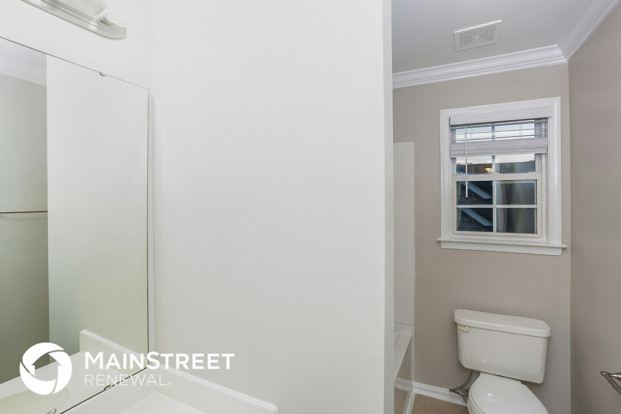 Building Photo - 8293 Chatham Oaks Dr