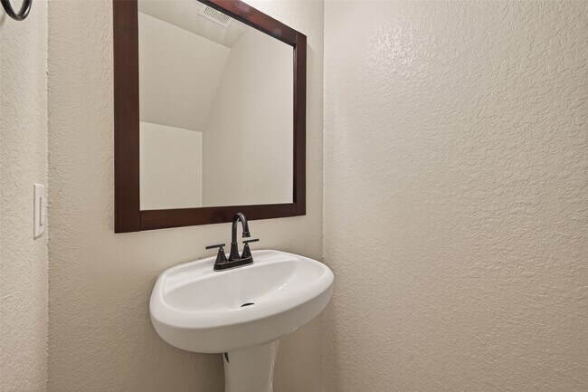 Building Photo - 1123 Desert Springs Ln