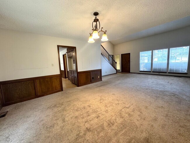 Building Photo - Gorgeous 3 bedroom 2.5 bathroom Duplex home!