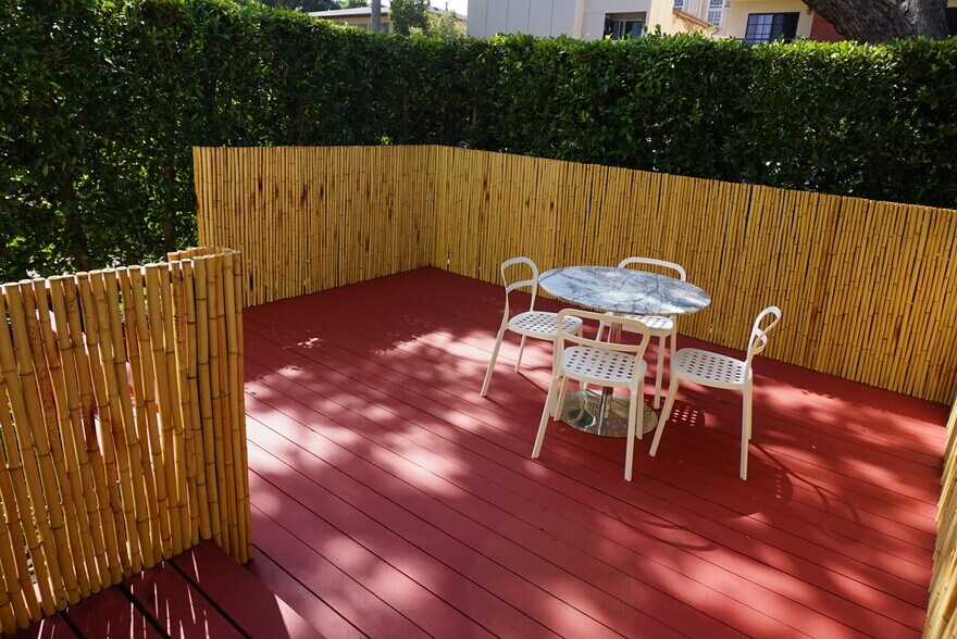 Building Photo - 1416 S Crest Dr