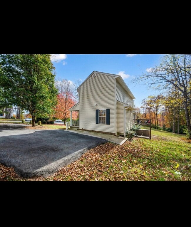 Building Photo - 224 Dove Ct