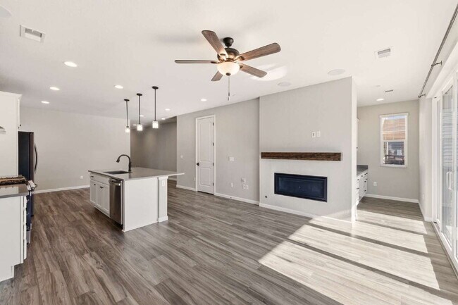 Building Photo - Modern 3-Bed 2-Bath Home in Cherry Creek School District!