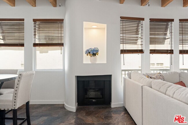 Building Photo - 4360 Ventura Canyon Ave
