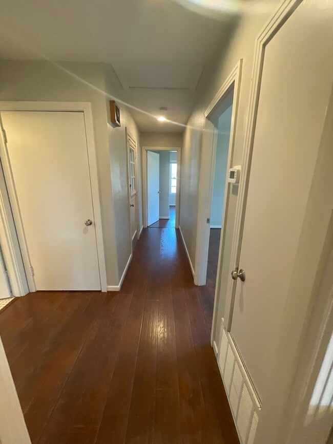 Building Photo - Beautiful 2 Bed / 1 Bath Home – Prime Location