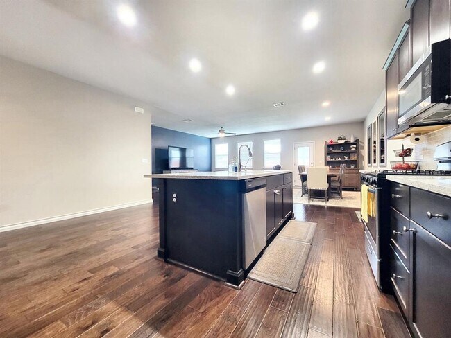 Building Photo - 3720 Soft Shore Ln