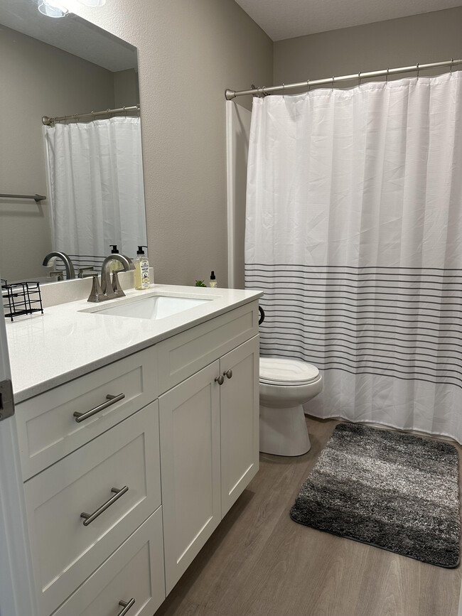 Hall bath - 4302 Spruce Creek Dr