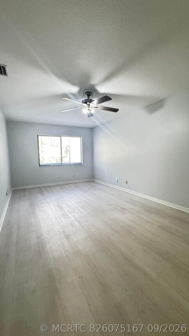 Building Photo - 20970 Concord Green Dr W