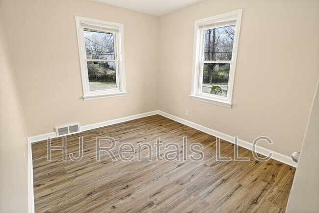 Building Photo - 1201 Billings Dr
