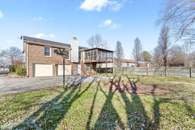 Building Photo - Quiet home near Fort Campbell- Waiting for you to call home