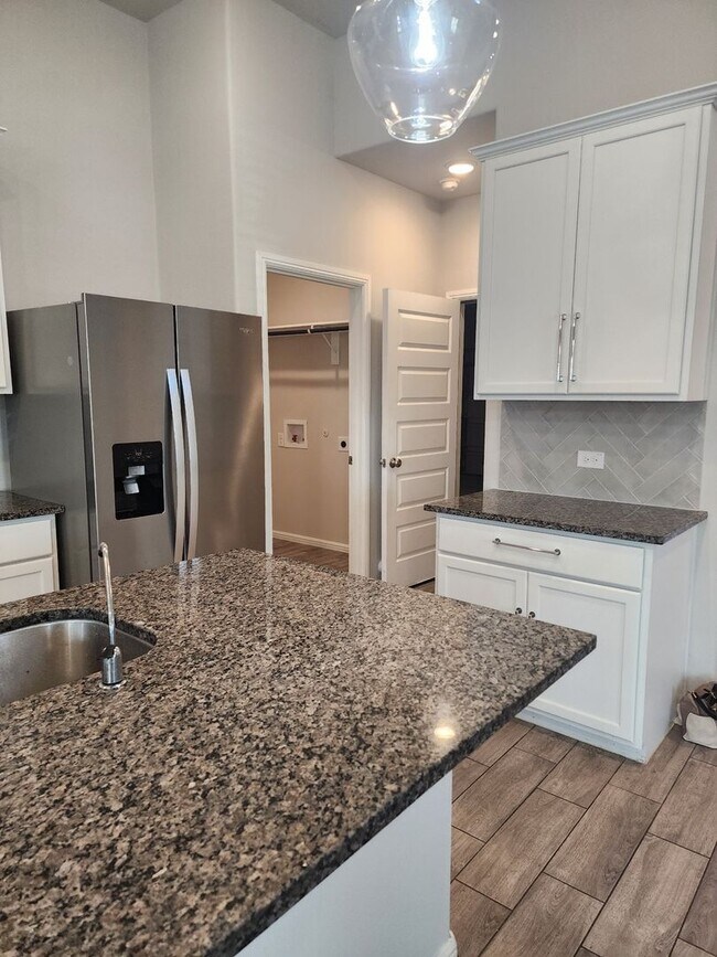 Building Photo - Stunning 4-Bedroom Home in Crowley