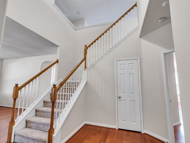 Building Photo - 29650 Legends Green Dr