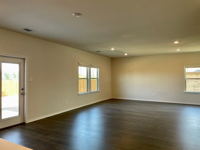 Building Photo - 4 Bed 2.5 Bath House For Lease in Sherman, TX!