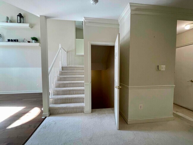 Building Photo - 53 Ross Way