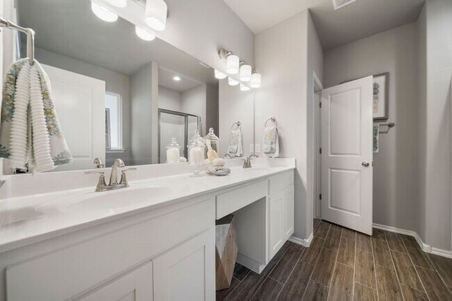 Building Photo - Stunning 3BR + Study in Prime Owasso/Colli...