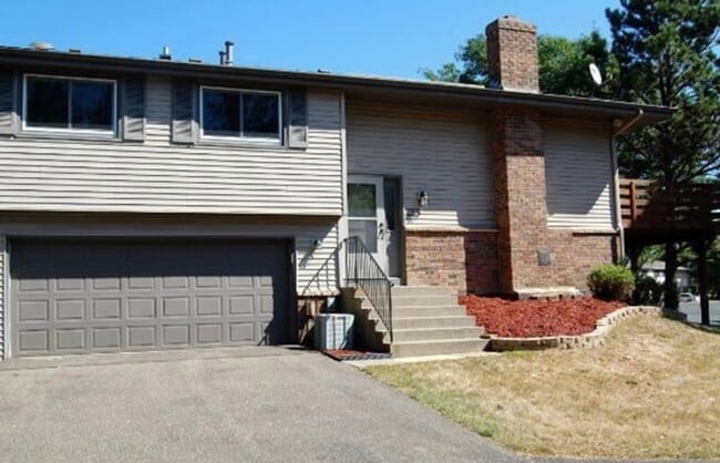 Building Photo - 4101 Sylvia Ln S