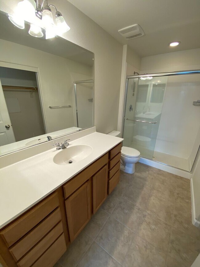 Building Photo - 3 Bed 2 Bath Condo W/ Garage In San Ramon