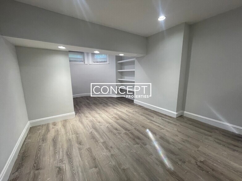 Building Photo - 379 Commonwealth Ave