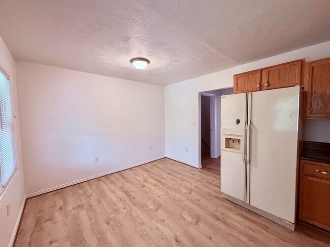Building Photo - 116 T-Bird Ln