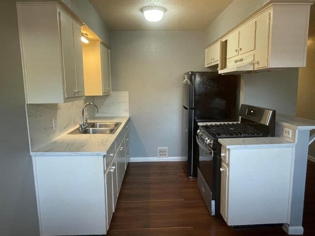 Building Photo - 309 E Grady Dr