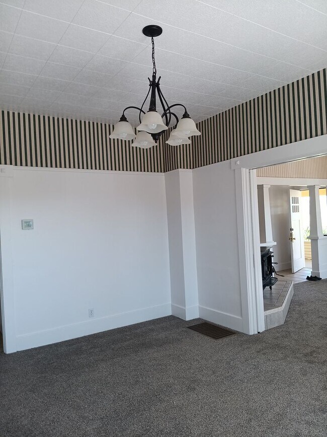 Building Photo - Beautiful Secluded Farmhouse & Shop is Available!