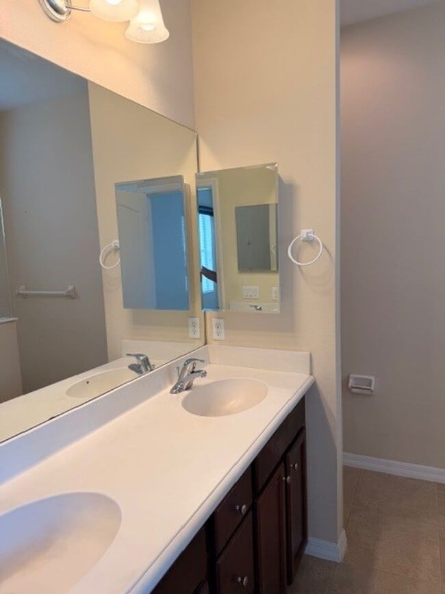 Building Photo - Home in Resort-Style Gated Community