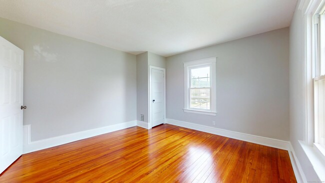Building Photo - 909 New Britain Ave
