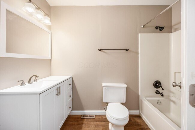 Building Photo - 3251 Foxpoint Dr