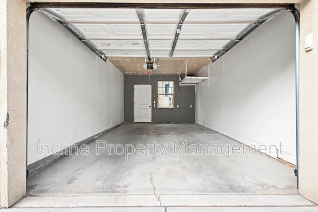 Building Photo - 2071 W Crescent Row