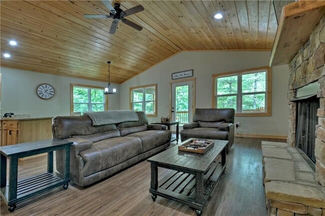 Building Photo - 298 Spindrift Ct