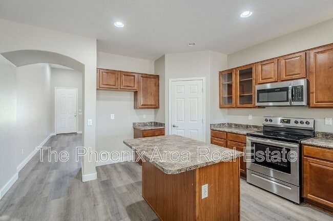 Building Photo - 45929 W Sky Ln