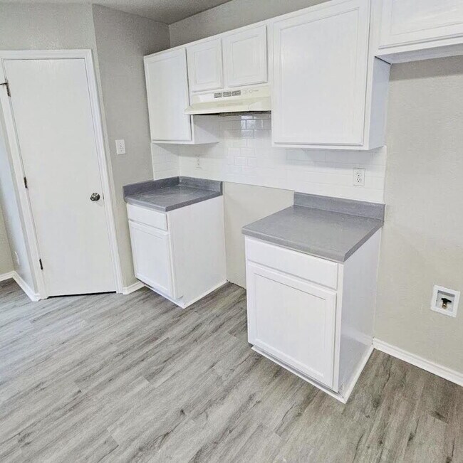 Building Photo - Affordable 5 Bedroom Newly Listed