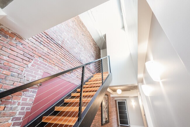Building Photo - Penthouse