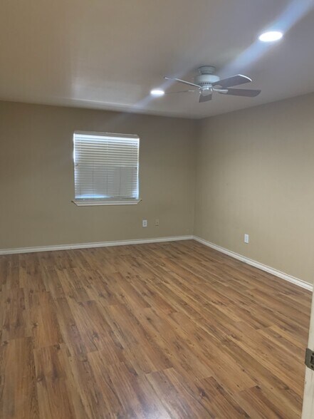 Building Photo - 917 N Hancock Ave