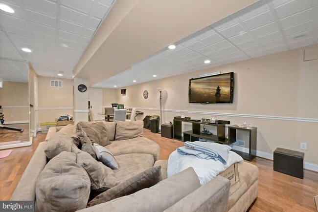 Building Photo - 33 Weaver Dr