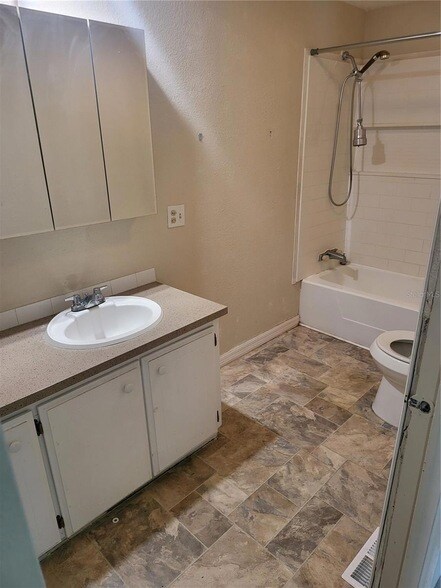 Building Photo - 1634 Dolphin Dr