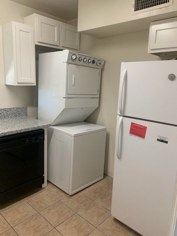 Building Photo - 1727 E 9th St