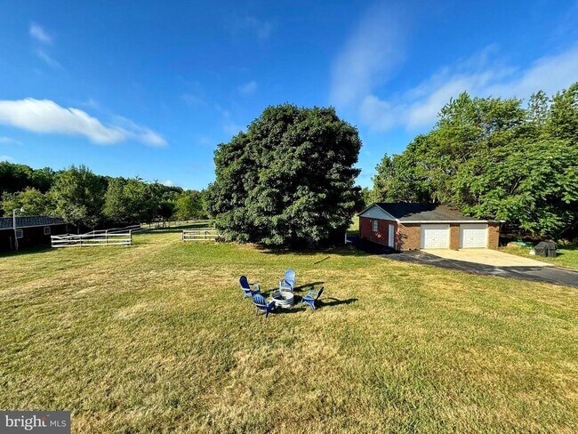 Building Photo - 8530 Wedding Dr