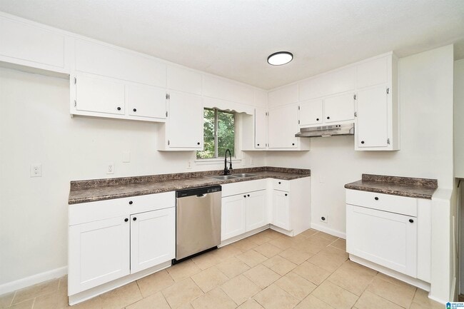 Building Photo - 2838 Micmac Dr