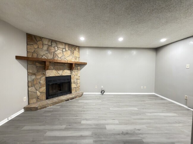 Building Photo - 1307 Baytree Dr