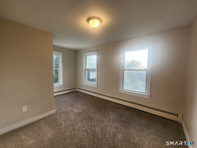Building Photo - 283 Somers Rd