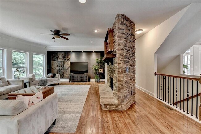 Building Photo - 11034 Estates Cir