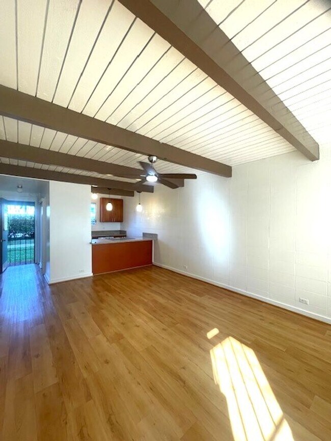 Building Photo - 2 Bed/ 2 Bath/ 2 Parking unit In Honolulu