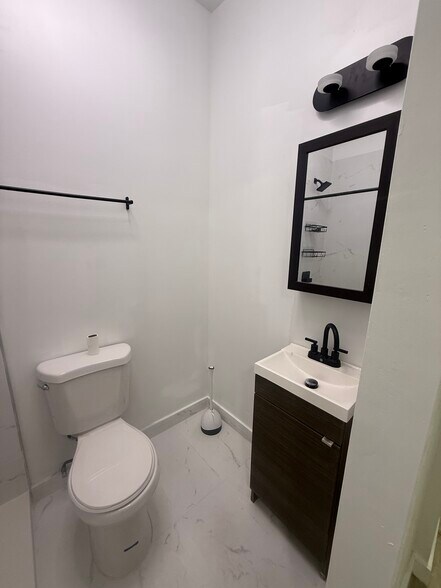 Building Photo - 203 Columbus Pky