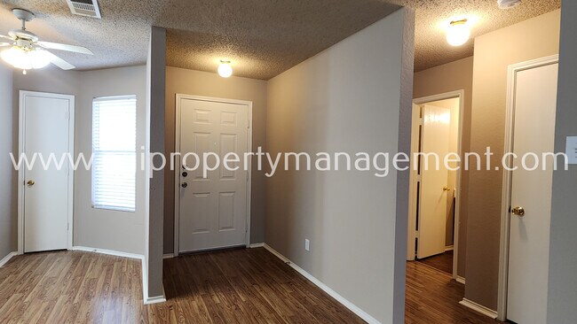 Building Photo - 8005 Mosstree Dr