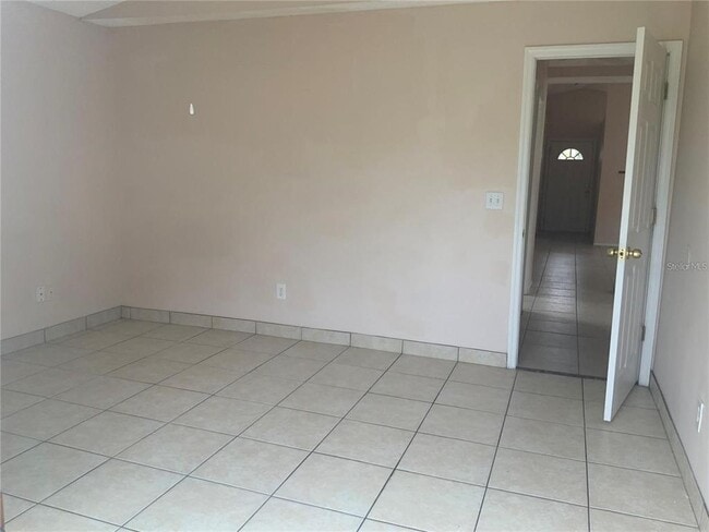 Building Photo - 1705 Chatham Cir