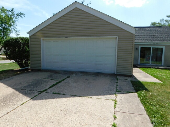 Building Photo - 163 Tealwood Rd