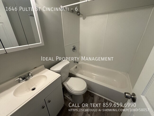 Building Photo - 1646 Pulte St